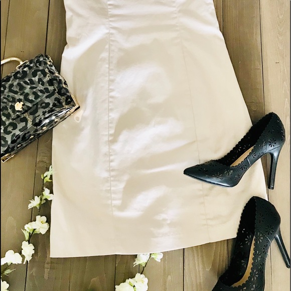 𝐹𝑟𝑒𝑛𝑐ℎ 𝐶𝑜𝑛𝑛𝑒𝑐𝑡𝑖𝑜𝑛 𝐷𝑟𝑒𝑠𝑠 - Picture 5 of 8